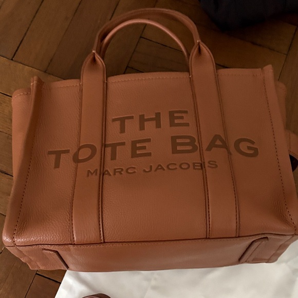 Marc Jacobs The Leather Medium Tote Bag - Picture 7 of 7